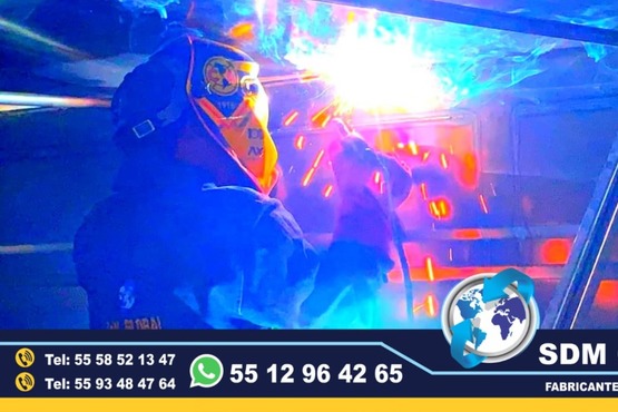 Conversion Equipamiento Fabricacion y Venta de Patrullas Pick Up, Accesorios Metalicos, Equipo Comunicacion, Luces El equipamiento Pick-up es uno de los mas completos para patrulla, ya que cuenta con una gran variedad de accesorios metálicos, así como accesorios visual acústico. En cuestión de accesorios metálicos contamos con Tumbaburros, Roll Bar de 3 Arcos Tipo Com­­ando, Banca central con respaldo, Defensa Trasera Tipo Escalón. En la parte de accesorios visual acústico cuenta con Torreta, Sirena y Bocina, adicional mente se le puede agregar un Kit de Estrobos en faros Marca WHELEN, FEDERAL SIGNAL, EPCOMSomos una Empresa Mexicana líder en el Mercado con años de experiencia, especialistas en el Equipamiento de Patrullas Equipadas Cajas y Remolques Unidades Moviles Especiales de Seguridad, Rescate, Salvamento, Salud, Comunicacion, Higine, etc.,Somos fabribricantes directos, distribuidores en todo Mexico, comunicate y te atenderemos personalmente. contamos con las mejores marcas en el mecado
