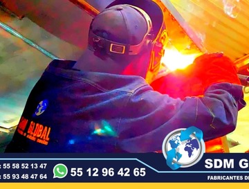 Conversion Equipamiento Fabricacion y Venta de Patrullas Pick Up, Accesorios Metalicos, Equipo Comunicacion, Luces El equipamiento Pick-up es uno de los mas completos para patrulla, ya que cuenta con una gran variedad de accesorios metálicos, así como accesorios visual acústico. En cuestión de accesorios metálicos contamos con Tumbaburros, Roll Bar de 3 Arcos Tipo Com­­ando, Banca central con respaldo, Defensa Trasera Tipo Escalón. En la parte de accesorios visual acústico cuenta con Torreta, Sirena y Bocina, adicional mente se le puede agregar un Kit de Estrobos en faros Marca WHELEN, FEDERAL SIGNAL, EPCOMSomos una Empresa Mexicana líder en el Mercado con años de experiencia, especialistas en el Equipamiento de Patrullas Equipadas Cajas y Remolques Unidades Moviles Especiales de Seguridad, Rescate, Salvamento, Salud, Comunicacion, Higine, etc.,Somos fabribricantes directos, distribuidores en todo Mexico, comunicate y te atenderemos personalmente. contamos con las mejores marcas en el mecado